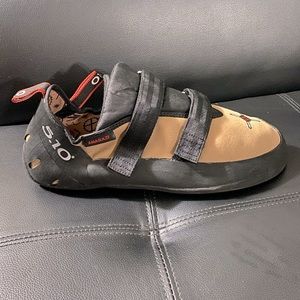 adidas “Anasazi VCS” Climbing Shoe